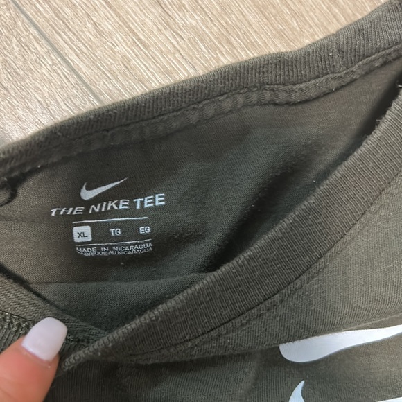 youth size XL (adult small/medium)nike tee - Picture 3 of 3